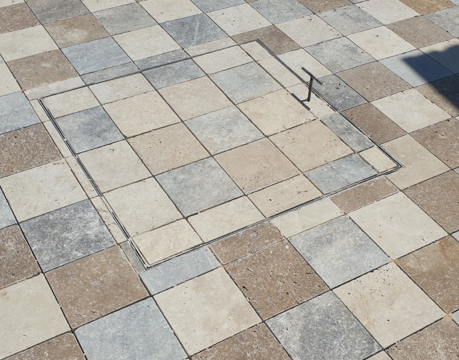 מכסה ביוב לריצוף